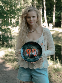 �� (2027)